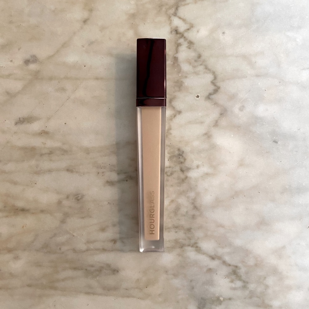 HOURGLASS VANISH AIRBRUSH CONCEALER IN FAWN